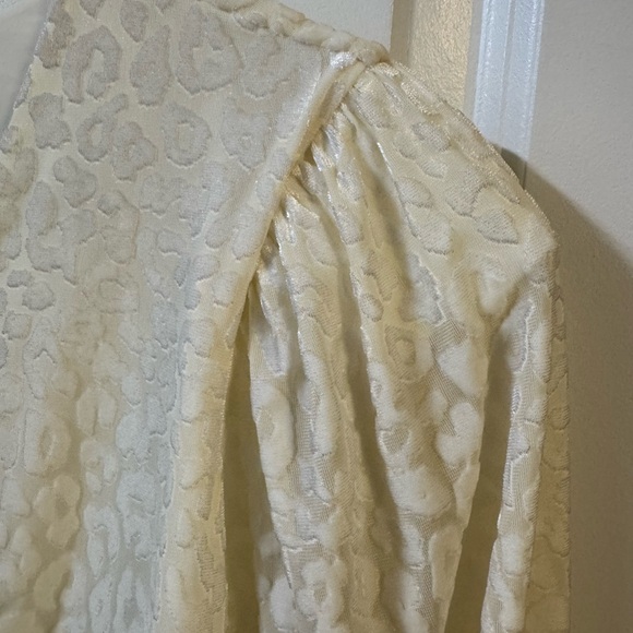 Express Blouse - Picture 2 of 6